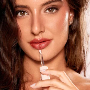 BALMY GLOSS – Brilho Labial Nutritivo - 02 Nude caldo brillante – Marrone chiaro con riflessi dorati (VEGANOK)