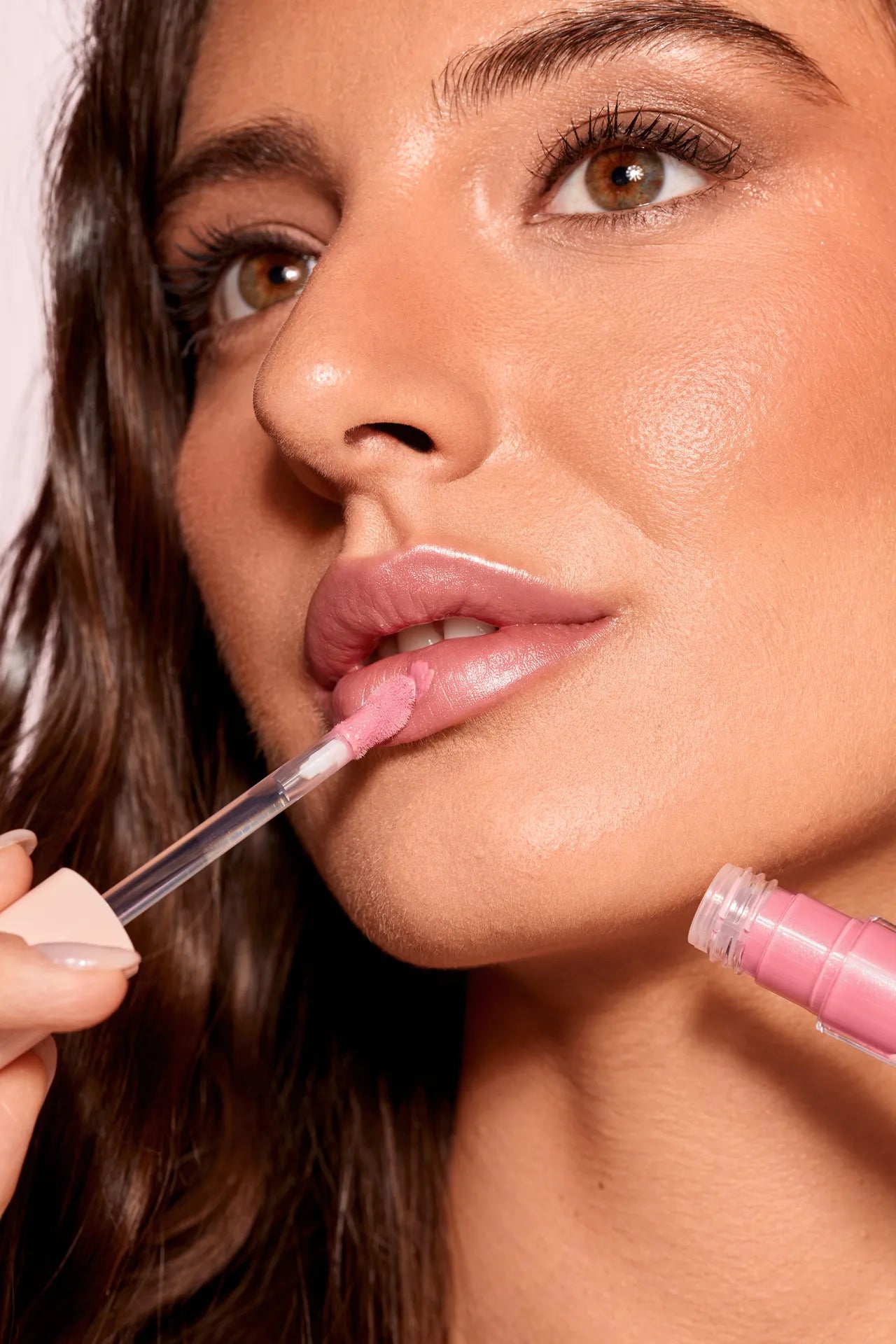 BALMY GLOSS – Brilho Labial Nutritivo - 04 Rosa freddo – Rosa chiaro dal sottotono freddo